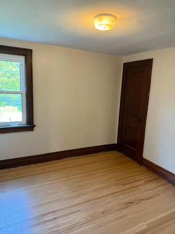 For Lease - 270 Vansittart Avenue, Woodstock, Ontario - Photo 3