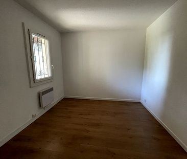A LOUER Appartement T3 duplex, rénové SAUSSET LES PINS - place de s... - Photo 3