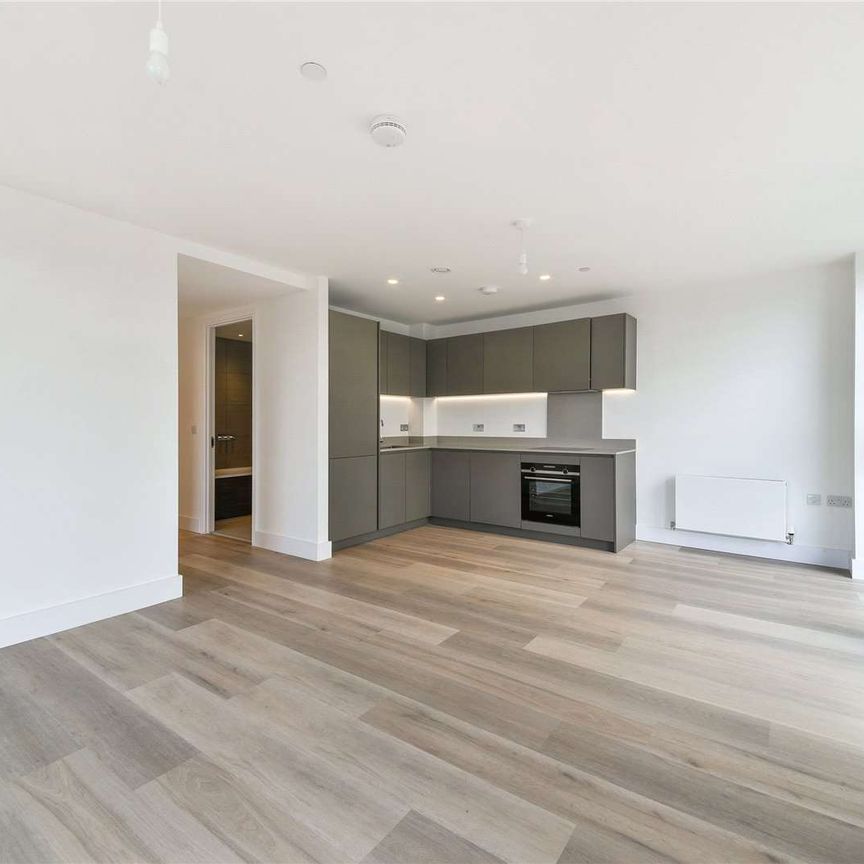 Bright and spacious 1 double bedroom apartment to rent in Stratford. - Photo 1