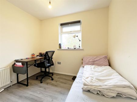 3 bedroom End of terrace house to rent - Photo 2