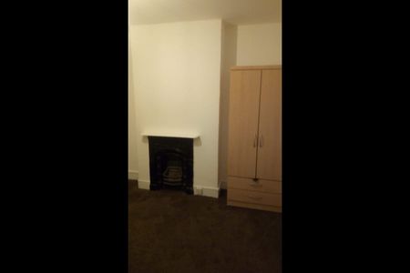 4 Bed Terraced House, Macaulay Road, E6 - Photo 5