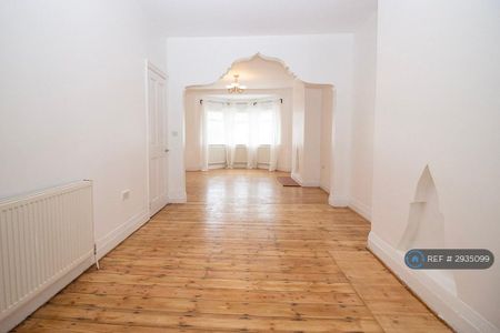 4 bedroom terraced house to rent - Photo 3