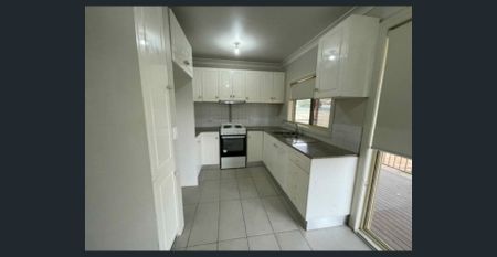 Cosy Family Home! - Photo 3