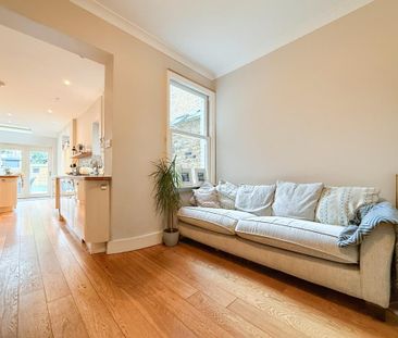 4 bedroom semi-detached house to rent - Photo 2