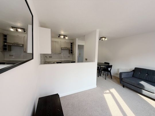 1 Bed Flat, Discovery Walk, E1W - Photo 1