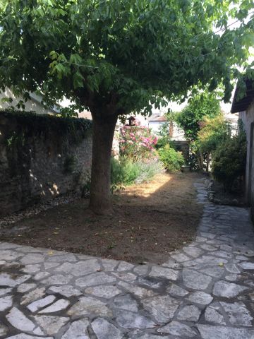 Location Maison 5 pièces 102m² STE BAZEILLE 47180 - Photo 3