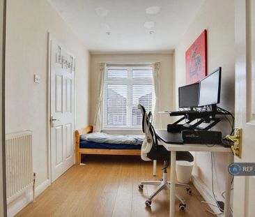 4 bedroom semi-detached house to rent - Photo 6