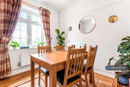 2 bedroom maisonette to rent - Photo 5