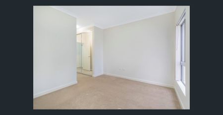 TOP FLOOR | NORTH FACING | WALK TO TOWN CENTRE & METRO! - Photo 4