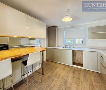 3 bedroom Flat To Let - Photo 4
