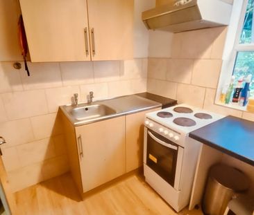 Studio Flat, Downs Road, LU1 - Photo 2