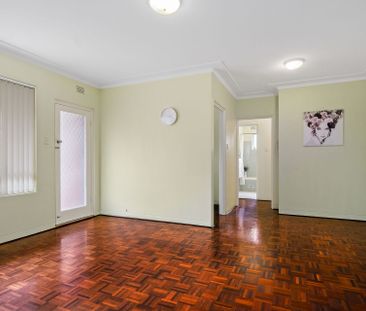 Well-Presented Two Bedroom Apartment in Prime Location - Photo 5
