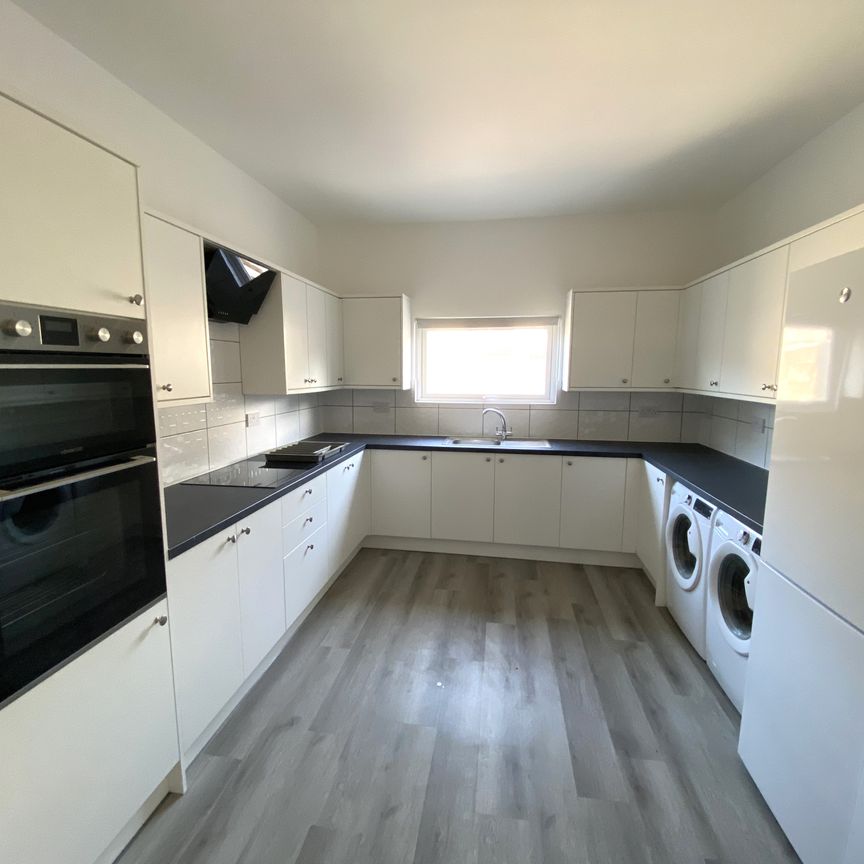 £2,250 PCM, Exceptional Refurbished Five En-Suite Double Bedroom Furnished House with Enclosed Garden in Pentre Street, Grangetown, Cardiff, CF11 6QX - Photo 1