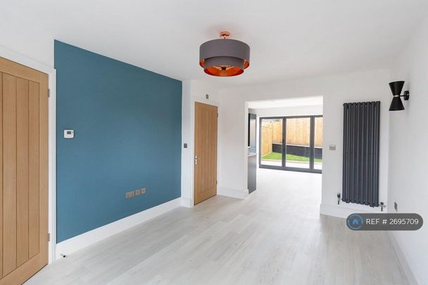 2 bedroom semi-detached house to rent - Photo 1