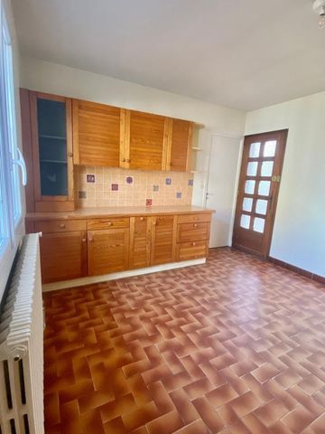 Location Maison 5 pièces 97m² AIRE SUR L ADOUR 40800 - Photo 3