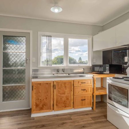 1 Bedroom - Photo 3