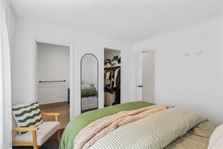 Spacious & Stylish 3 Bed / 2 Bath Home on a Corner Block - Photo 2