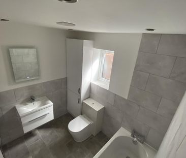 4 bedroom semi-detached house to rent - Photo 6