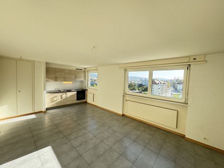 Spacious with stunning views - Photo 5