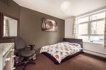 3 bedroom flat to rent - Photo 3