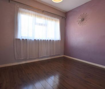 3 bedroom end of terrace house to rent - Photo 5