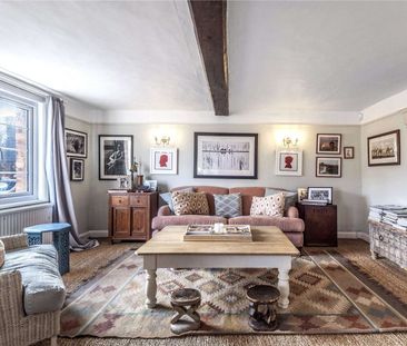 Beautifully presented four bedroom family home. - Photo 2