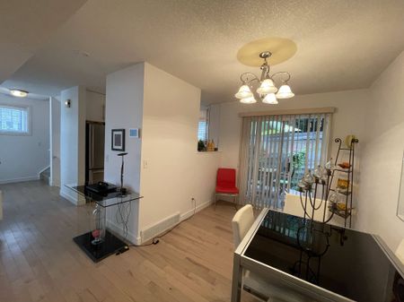 Charming 2 Bedroom Townhouse In Crescent Heights - Photo 5