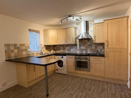 2 bedroom end of terrace house to rent - Photo 2