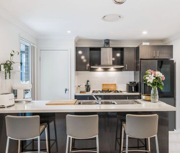 Spacious Family Living with Exceptional Outdoor Entertaining! - Photo 6