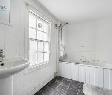 5 bedroom end of terrace house to rent - Photo 1