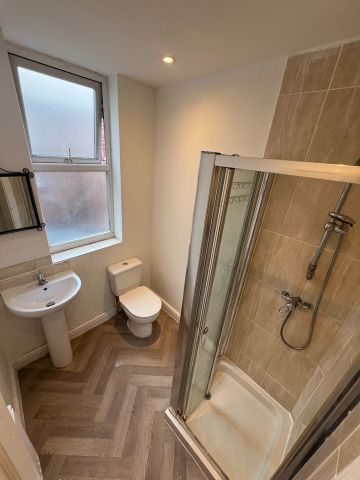 1 Bed Flat, Church Lane, M9 - Photo 4