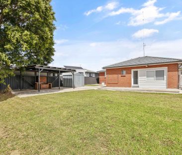 3 bedroom home with separate 1 bedroom residence - Photo 4