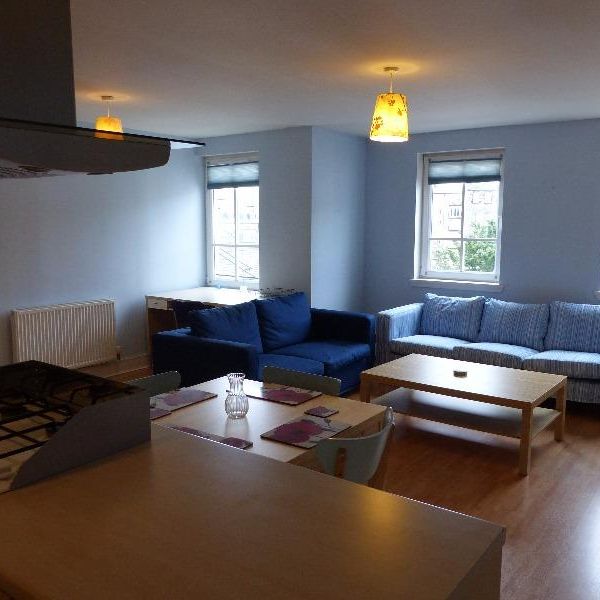 3 bedroom flat to rent - Photo 1