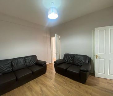 4 bedroom terraced house to rent - Photo 3