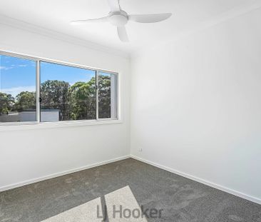 Spacious & Low Maintenance Townhouse Living in Blackalls Park - Photo 4
