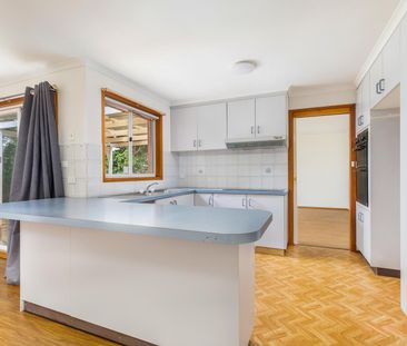 130 Julia Flynn Avenue, Isaacs ACT 2607 - House For Rent | Domain - Photo 2