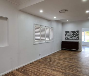 Spacious 5-Bedroom Family Home with Two Ensuites & Double Lock-Up G... - Photo 2