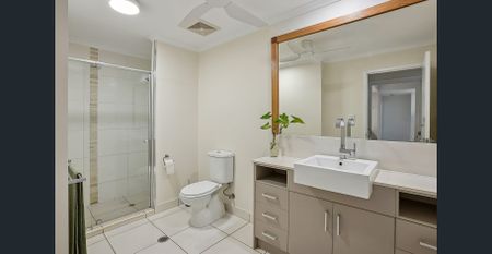 Spacious courtyard apartment with resort facilities - Photo 5