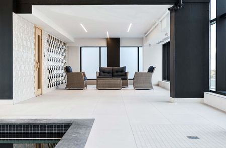 High rise luxury apartment building located in the triangle district - Photo 3