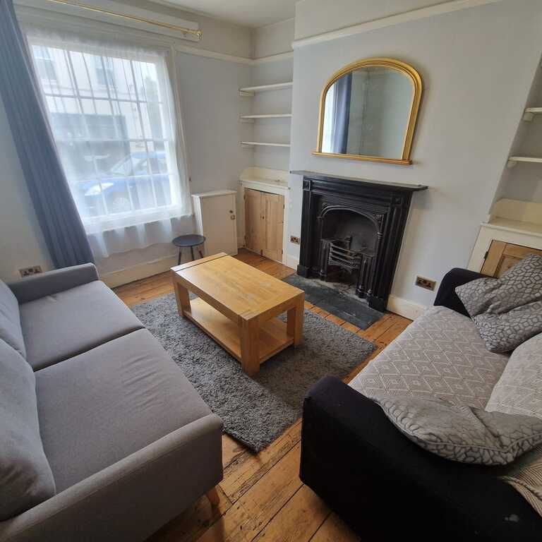 5 Bed Student Accommodation - Photo 1