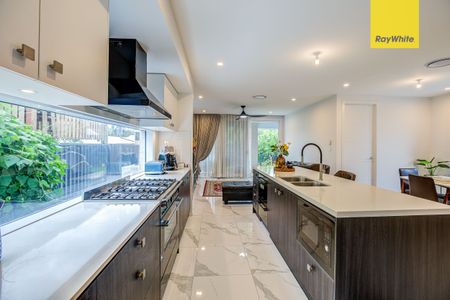 Executive 5-Bedroom Designer Home, Premium Location, Luxury Finishes, EV Charger, Ducted Air, Solar, CCTV - Photo 5