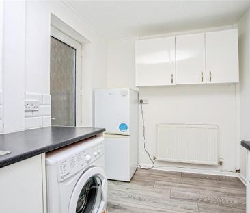2 bedroom end of terrace house to rent - Photo 5