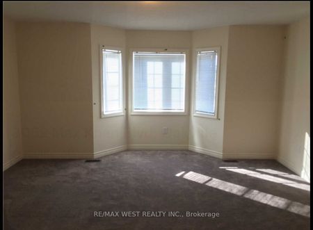 For Lease - 3052 Max Khan Boulevard, Oakville, Ontario - Photo 3