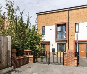 3 bedroom end of terrace house to rent - Photo 3