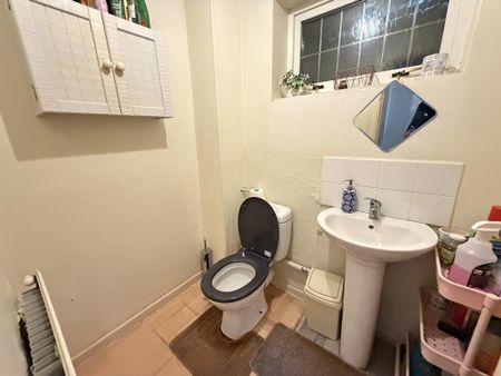 4 bedroom detached house to rent - Photo 2