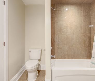 For Lease - 14 Rotherham Avenue Unit# Upper 2 Levels, Toronto, Ontario - Photo 4