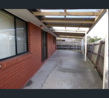 16 Topaz Place, St Albans, Vic 3021 - Photo 4