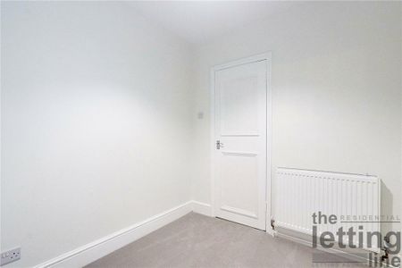 2 bedroom maisonette to rent - Photo 4