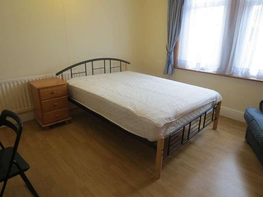 Bedroom Detached House In Charminster, BH9 - Photo 1
