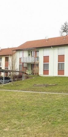 ERDGESCHOSS - 3-Zimmer-Wohnung mit Terrasse in grüner Lage - Photo 1